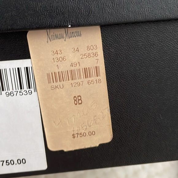 Chanel statement heels - Picture 10 of 11